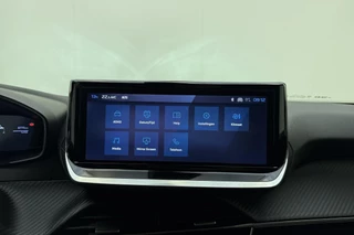 Peugeot 2008 1.2 Hybrid 145 Allure | Climate & Cruise Control | Parkeersensoren voor + achter | AppleCarplay/Android Auto | / 25