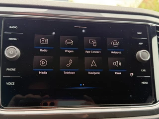 Volkswagen T-Roc 1.5 TSI Sport Business R-Line / Pano / ACC / Led / IQ Drive / Camera / Trekhaak . / 32