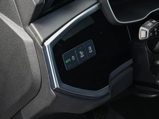 Audi Q3 35 TFSI Advanced | Panoramadak | Matrix LED | Camera | ACC | Virtual Cockpit | Apple CarPlay | Stoel-/stuurverwarming  | Navigatie | 18" | 1e Eig. / 37