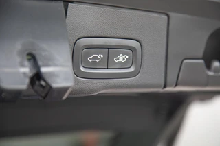 Volvo XC60 T6 Plug-in hybrid AWD R-Design Panorama|H/K Audio / 32