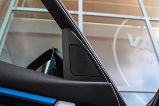 BMW 3-serie Touring 320i M Sport Edition | 2e eigenaar | NL auto | Camera | HiFi audio | Stoelverwarming | DAB | Head-up | Cruise control | LED | Park Assistant | PDC | Navigatie / 42