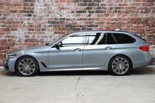BMW 5 Series Touring 520i High Executive M Sport Pakket Automaat  / Navigatiesysteem Professional / Panoramadak / Comfortstoelen / Driving Assistant Plus / 19 Inch / Stoelverwarming voor+achter / Achteruitrijcamera / Hifi / Adaptieve LED-koplampen / Leder / DAB / 4