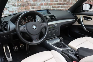BMW 1 Series Cabrio 118i High Executive M Sport Pakket  / Navigatie Professional / Xenon / Leder / Hifi / Stoelverwarming / Climate Control / Lichtpakket / Windscherm / 18 Inch / Cruise Control / Bluetooth / 14