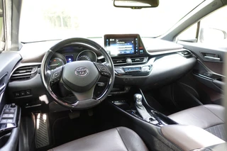 Toyota C-HR 1.8 Hybrid Executive  | Dealer onderhouden | NAVI | Camera | Trekhaak | Cruise control | / 5