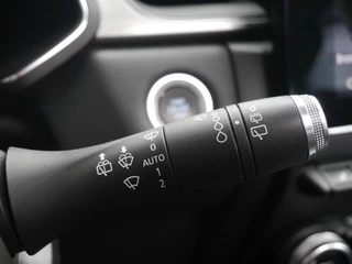 Renault Captur 1.6 E-Tech Plug-in Hybrid 160 Intens | Panorama dak | Achteruitrijcamera | Lichtmetalen velgen | Navigatie | Cruise control | Stoelverwarming | / 22