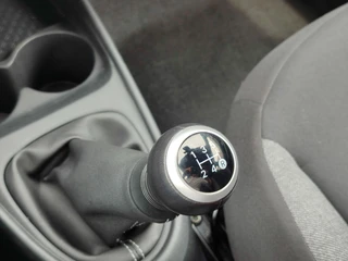 Toyota Aygo X PLAY 4S-BANDEN APPLE/ANDROID AD-CRUISE CAMERA BLUETOOTH AIRCO NL-AUTO EL-RAMEN/SPIEGELS / 24