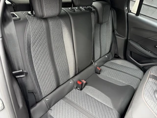 Peugeot 208 Allure 1.2 Hybrid 110PK e-DCS6 Automaat Navigatie, Rondomzichtcamera, Climate Control, Adaptieve Cruise Control, Parkeersensoren / 13