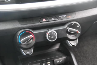 KIA Stonic 1.2 MPi  ComfortLine Navigator / 18