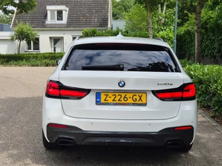 BMW 5-serie Touring 530e M Sport LED CarPlay Elek. Stoelen 100% dealer onderhouden 530e Business Edition Plus / 27