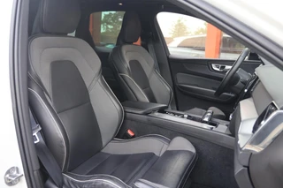 Volvo XC60 T6 Recharge AWD R-Design | Trekhaak | Parkeercamera |Panoramadak | Longe Range | Keyless / 30