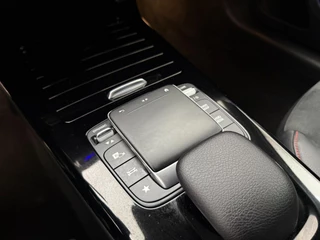 Mercedes-Benz A-klasse 250 e AMG Line | Automaat | Adaptive cruise | Navigatie | Stoelverwarming | Camera / 19
