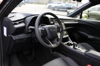 Lexus LBX 1.5 Emotion 2WD / 12