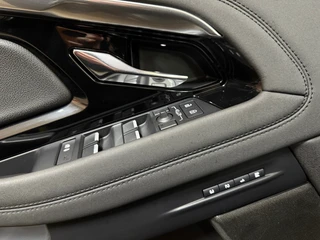 Land Rover Range Rover Evoque 2.0 D165 AWD R-Dynamic HSE | Black Edition | PANO | Leder | Meridian | Winter Pakket | 20inch | ACC / 20
