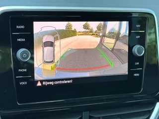 Volkswagen T-Roc 1.5 TSI 150pk DSG R-Line Camera | Keyless | Elek. Achterklep | Dode hoek | Rijklaar incl. 1 jaar Bovag garantie / 19
