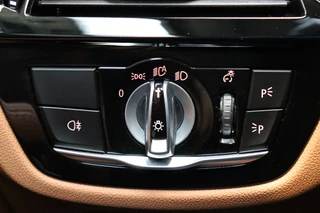 BMW 5 Serie Touring 520i High Executive Luxury Line Automaat  / Live Cockpit Professional / Laser Light / Cruise Control / Achteruitrijcamera / Stoelverwarming / Climate Control / Comfort Stoelen / Parking Assistant / 18 Inch / 27