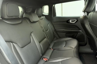 Jeep Compass 4xe 240pk Plug-in Hybrid Automaat S | Lederen bekleding | Navigatie | Trekhaak | Achteruitrijcamera | Electrische achterklep | Keyless | Stoel- en stuurverwarming | 19" Lichtmetalen velgen / 19