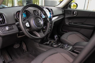 MINI Countryman 1.5 Cooper Essential | 1e eigenaar | NL auto | Driving Assistant | Camera | Sportstuur | Keyless entry | Stoelverwarming | LED | Carplay | DAB | Navigatie | PDC / 13