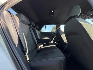 Volkswagen T-ROC 1.5 TSI R-Line Edition * Camera * Massage * Parkeerhulp / 23