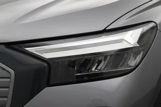 Audi Q4 e-tron 40 e-tron 204 PK l Adaptive Cruise / 10