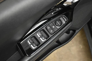 Kia Niro 1.6 GDi Hybrid 141pk DCT6 First Edition Navi | Camera | PDC | Cruise | Trekhaak | LMV / 15