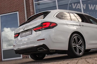 BMW 5-serie Touring 540i xDrive High Executive Luxury-Line | 1e eigenaar | Achterasbesturing | Cruise control adaptief | Apple carplay | Adaptief LED | DAB | Panoramadak | HiFi audio / 49