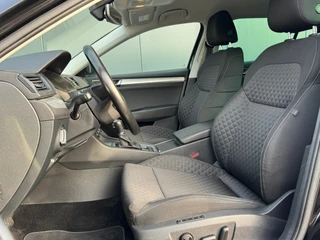 Škoda Superb Combi 1.4 TSI iV AUTOMAAT * Navigatiesysteem * ParkeerCamera * Elek. achterklep * / 2