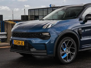 Lynk & Co 01 1.5 Plug-in Hybrid 262 PK Black Edition SOH 92% Panoramadak 360 Camera Infinity ACC LED Rondomzicht Camera Apple CarPlay/Android Auto 20" / 45