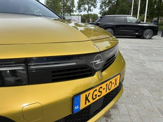 Opel Astra 1.6 Turbo Automaat Plug In Hybrid Ultimate | DEMO | Panorama Schuifkanteldak | ECC | Navigatie | Camera | Winterpakket | AGR | Alcantara | Matrix-LED | Parkilot / 24