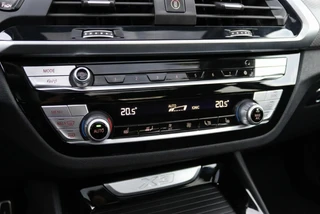 BMW X3 xDrive30e High Executive M Sport Stuur l Panoramadak | Harman Kardon | 360° | Trekhaak | Adaptive Cruise / 18