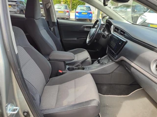 Toyota Auris 1.8 Hybrid DYNAMIC ULTIMATE / 10