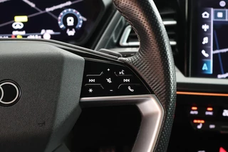 Audi Q4 Sportback e-tron 40 S edition 77 kWh SOH 93% Trekhaak Camera HUD Sonos Panoramadak Stoelverwarming Navigatie S-Line / 24