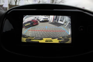 Toyota Aygo X PULSE APPLE/ANDROID STOELVERWARMING KEYLESS CAMERA CLIMA 17"LMV EL-SPIEGELS PRIVACY-GLASS / 25