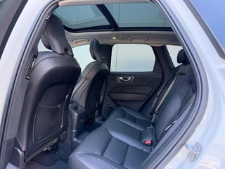 Volvo XC60 2.0 T6 Plug-in hybrid AWD Plus Dark Panorama|H/K Audio|Keyless / 10