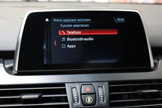BMW 2 Serie Active Tourer 220i Executive Automaat  / Navigatiesysteem / Adaptieve LED koplampen / Hifi / Stoelverwarming / 16 Inch / Parkeersensoren voor+achter / Bluetooth / Cruise Control / Elektrische Achterklep / Verstelbare Achterbank / 28
