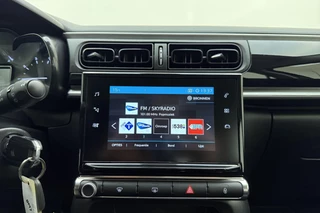 Citroen C3 1.2 PureTech Feel 110pk | Trekhaak l Apple Carplay/Android Auto l Parkeersensor Achter l Cruise Control l DAB l Climate Control l Bluetooth l Navigatie / 22