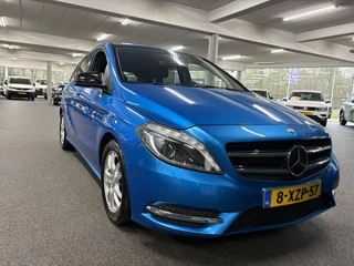Mercedes-Benz B-Class 180 Ambition Nederlandse auto/ Trekhaak/ Parkeersensoren voor en achter/ Set winterbanden / 8