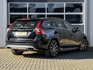 Volvo V60 2.4 D6 AWD Plug-In Hybrid Summum | Leder | Schuifdak | Keyless | Camera | Xenon | Stoelverwarmng / 2