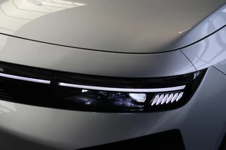 Opel Astra Electric 58 kWh Ultimate / Pano / Suede / 34