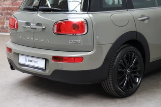 MINI Clubman Cooper Salt Business Automaat  / Navigatiesysteem / Panoramadak / 17 Inch / Apple CarPlay / Chrome Line / Head-Up Display / Climate Control / Bluetooth / Cruise Control / 6
