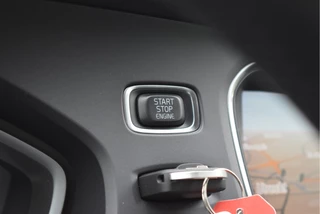 Volvo V40 1.5 T2 Polar  | NL-Auto | Historie | Standkachel | Stoelverwarming | Nav | Sfeerverl. | Full LED | Zeer netjes / 41