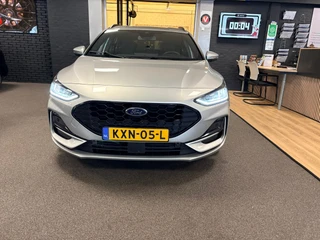 Ford Focus Wagon 1.0 EcoBoost Hybrid ST Line X automaat / Camera / cruise / stoel en stuurverwarming / 9