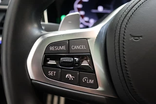 BMW 3 Serie Touring M340i xDrive High Executive M Sport Pakket Automaat  / Live Cockpit Professional / Panoramadak / Trekhaak / Individual Leder Merino / Driving Assistant / M Sport Differentieel / Harman Kardon / M Adaptief Onderstel / Safety Pack / Head-Up Display / 19 Inch / Stoelverwarming voor+achter / 46