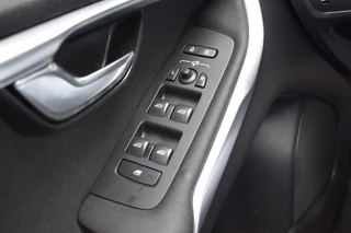 Volvo V40 1.6 T3 MOMENTUM NAVI / PDC / STOEL VERW. / TREKHAAK / 12