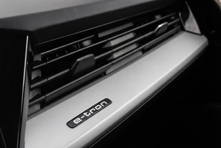 Audi Q4 e-tron 40 e-tron 204 PK l Adaptive Cruise / 23