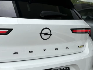 Opel Astra 1.6T 225pk Plug In Hybrid GSe | Stoel met memoryfunctie | Sport chassis | Stoel- & stuurverwarming | 360gr Camera | AGR Sportstoelen | / 13
