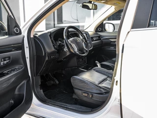 Mitsubishi Outlander 2.0 PHEV instyle | Leder | Xenon | 360 camera | Keyless | Stoelverwarming | PDC v+a / 8