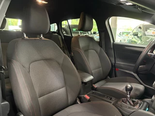 Ford Focus Wagon 1.0 EcoBoost Hybrid ST Line Style/ NL auto/ Achteruitrijcamera/ Sensoren / 34