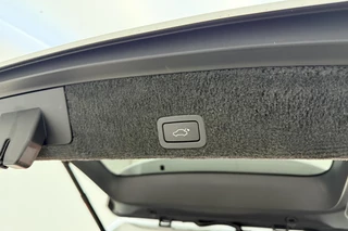 Volvo XC60 2.0 T5 FWD Ocean Race 245pk | Panoramadak | Elektrische stoelen | Verwarmde voorruit | Stoelverwarming | Handsfree kofferklep | Camera | Lederen bekleding | Afneembare trekhaak | 1.600kg trekgewicht | NL auto / 14