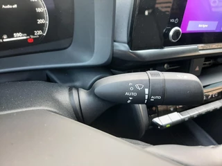 Toyota C-HR 1.8 Hybrid 140 Dynamic BLIND-SPOT APPLE/ANDROID NAVI KEYLESS PARK-SENSOREN LM-VELGEN AD-CRUISE CAMERA / 21
