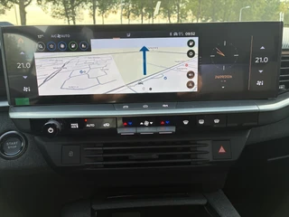 Opel Grandland Electric Business Edition 73 kWh | ECC | Navigatie | Elektrisch glazen panorama-dak | Matrix LED Verlichting | Cruise control | Camera | Winterpakket | 19" LM-Velgen / 10
